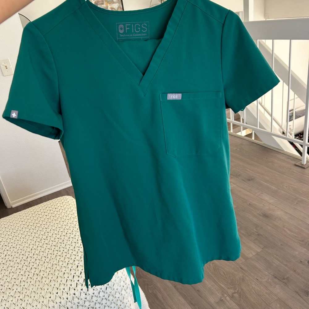 FIGS Women's Scrub set